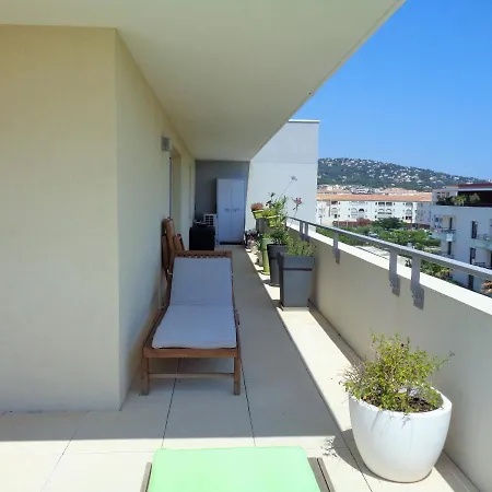 3 Chambres, Pkg, Large Terrasse, Quartier Plage דירה